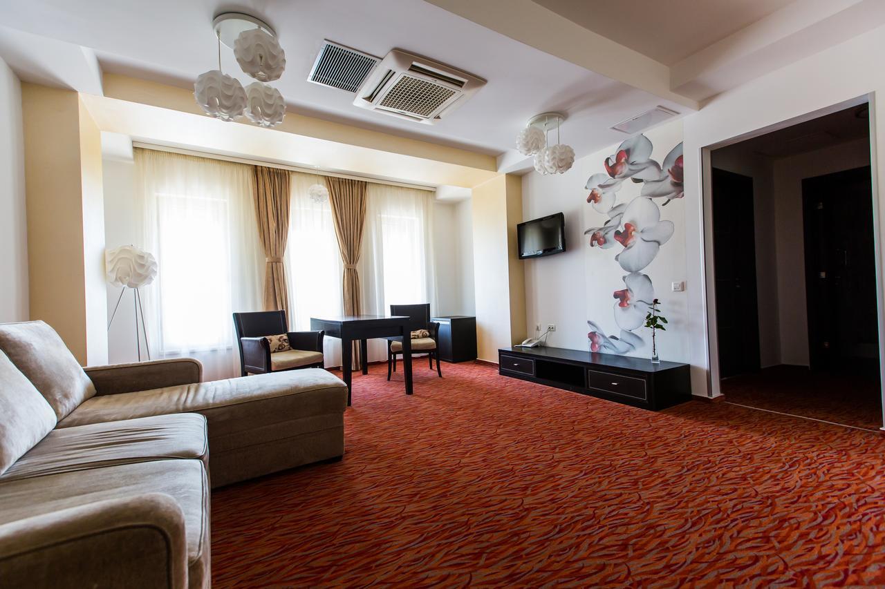 Mioveni Hotel Grandis Apulum מראה חיצוני תמונה