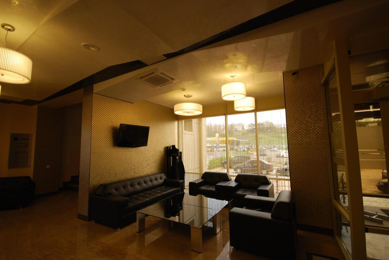 Mioveni Hotel Grandis Apulum מראה חיצוני תמונה