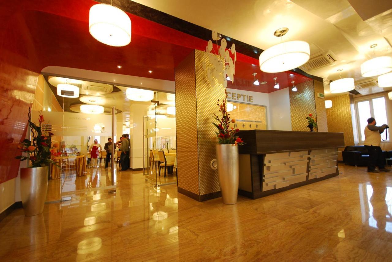 Mioveni Hotel Grandis Apulum מראה חיצוני תמונה
